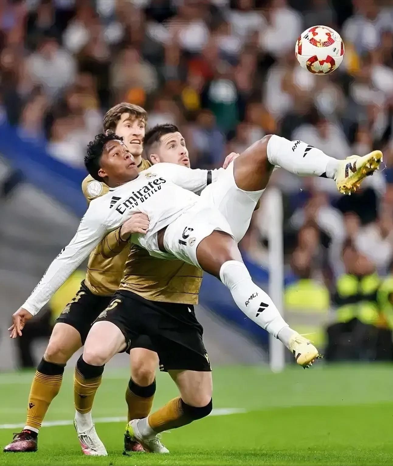 乐动体育官方网站-国王杯倒计时，葡萄牙体育冲刺阶段临场应变，细节引发关注，赛场秩序良好，年轻球员得到机会的简单介绍